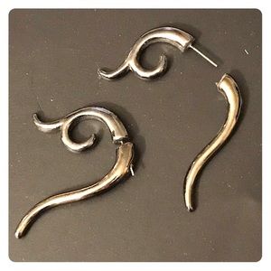 Curly dark silver earings